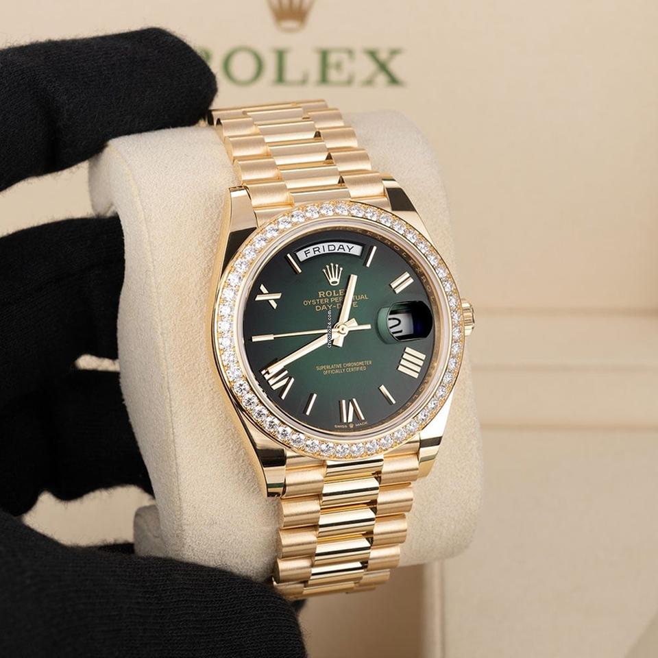 Rolex | Day-Date | 228348RBR | Yellow gold | 40 mm | Yellow gold | Green | Automatic