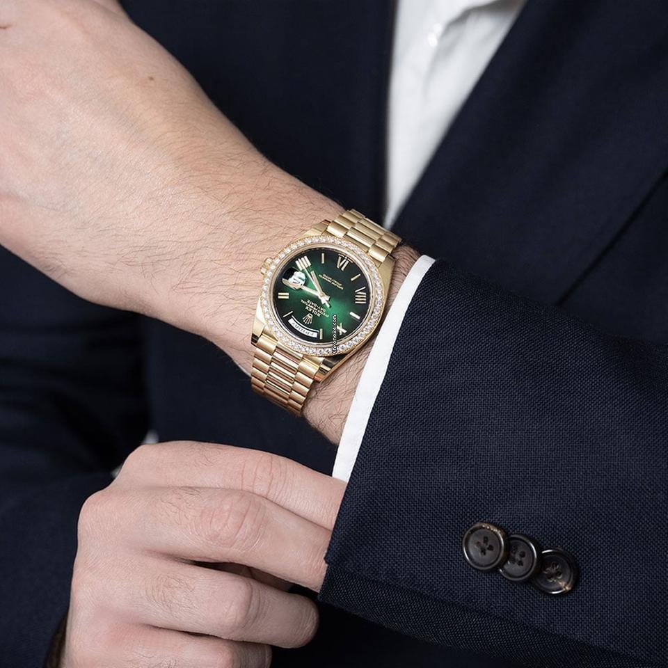 Rolex | Day-Date | 228348RBR | Yellow gold | 40 mm | Yellow gold | Green | Automatic