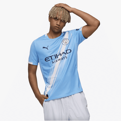 PUMA MANCHESTER CITY 25/26 HOME REPLICA JERSEY { LIGHT BLUE