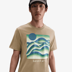 NIKE SPORTSWEAR T-SHIRT { PARACHUTE BEIGE