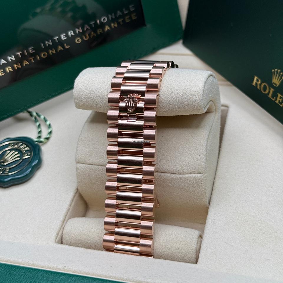 Rolex | Day-Date | 228235 | Yellow gold | 40 mm | Rose gold | Grey | Automatic
