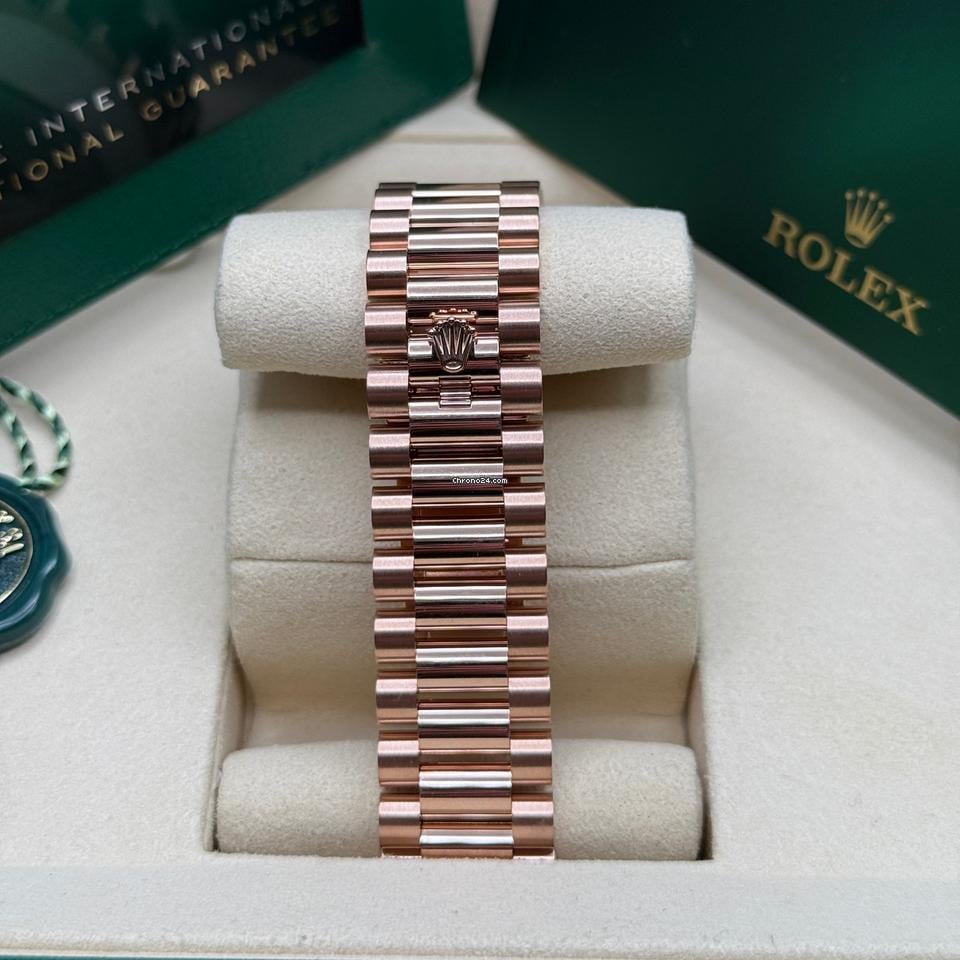Rolex | Day-Date | 228235 | Yellow gold | 40 mm | Rose gold | Grey | Automatic