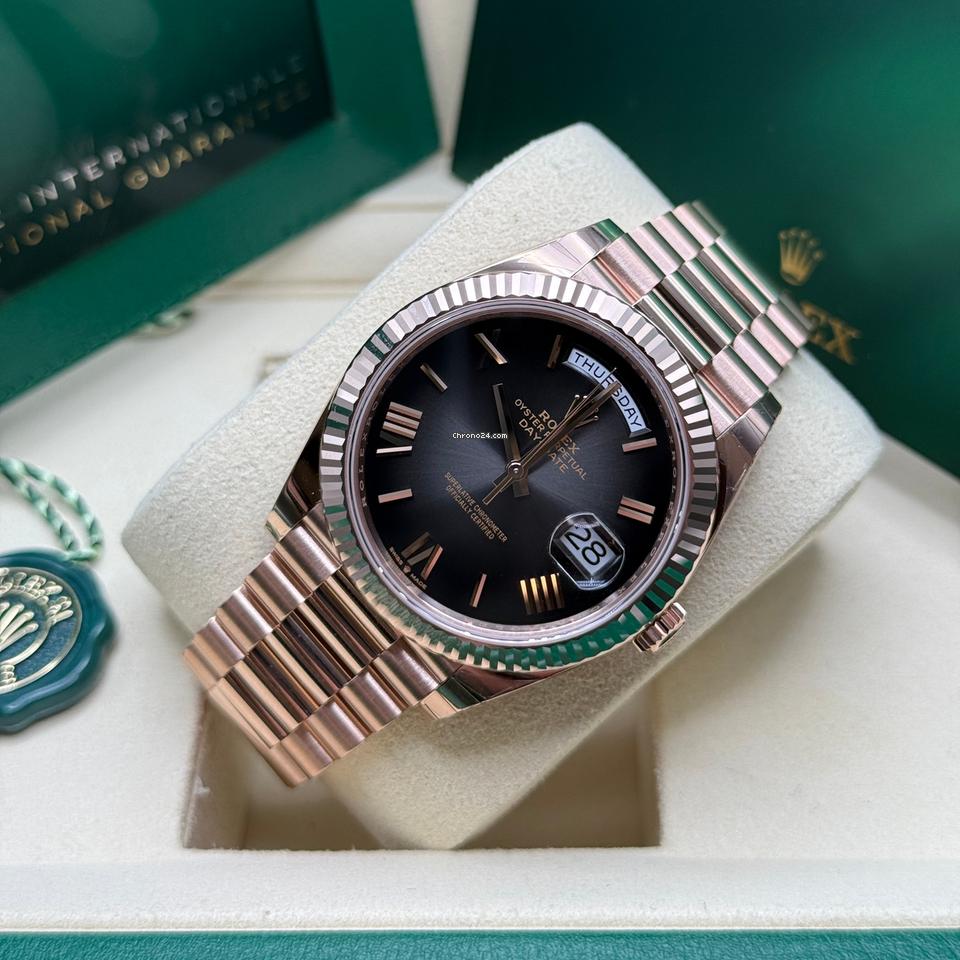 Rolex | Day-Date | 228235 | Yellow gold | 40 mm | Rose gold | Grey | Automatic