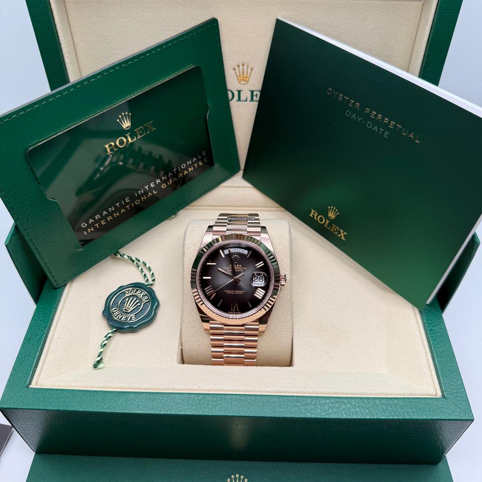 Rolex | Day-Date | 228235 | Yellow gold | 40 mm | Rose gold | Grey | Automatic