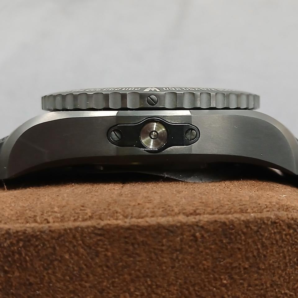Breitling For Bentley Cockpit B50 Bentayga Stunning watch a must for the Bentley Enthusiast!