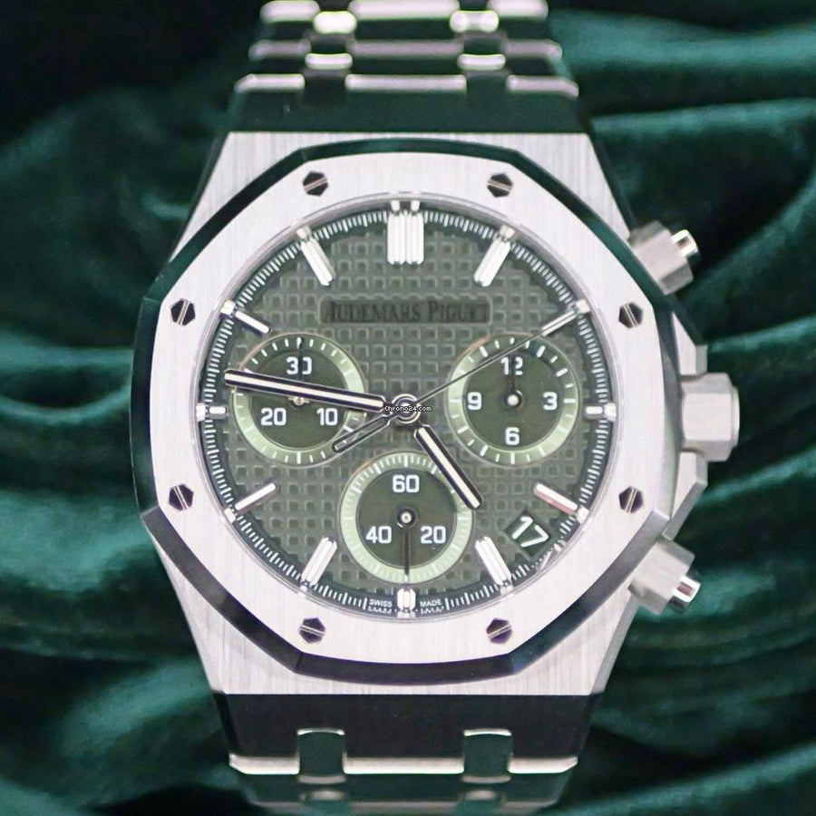 Audemars Piguet MINT COMPLETE SET Royal Oak Selfwinding Green Dial Stainless Steel Bracelet 26240 ST