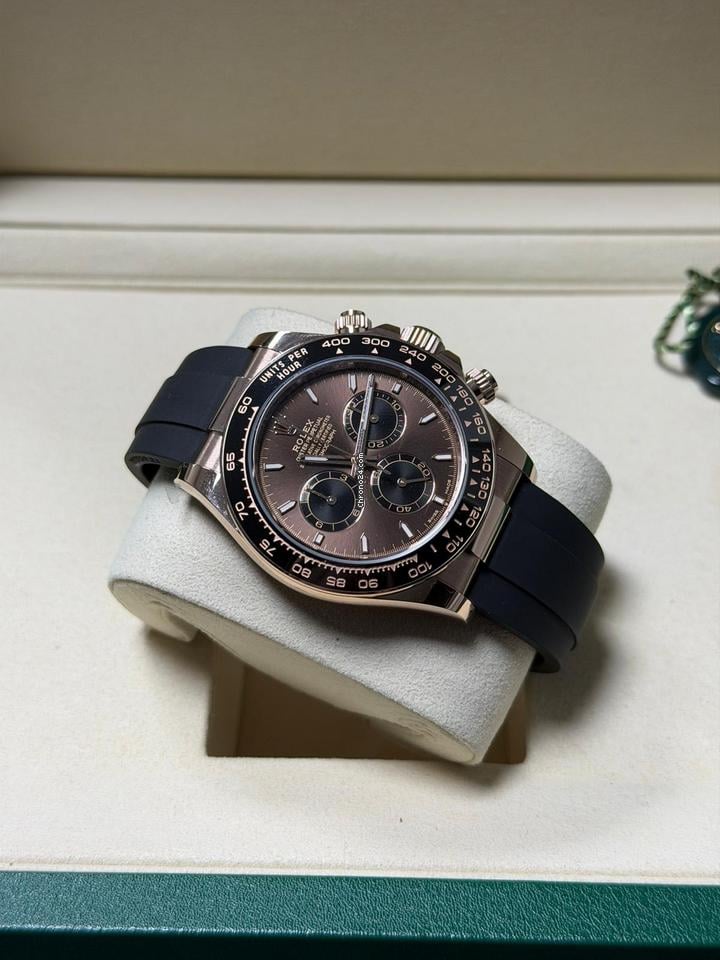 Rolex | Daytona | Rolex Daytona 2025 Cosmograph Daytona 126515 Rose Gold Chocolate Brown Index Dial Oysterflex Rubber Strap | Rose gold | 40 mm | Rubber | Black | Automatic