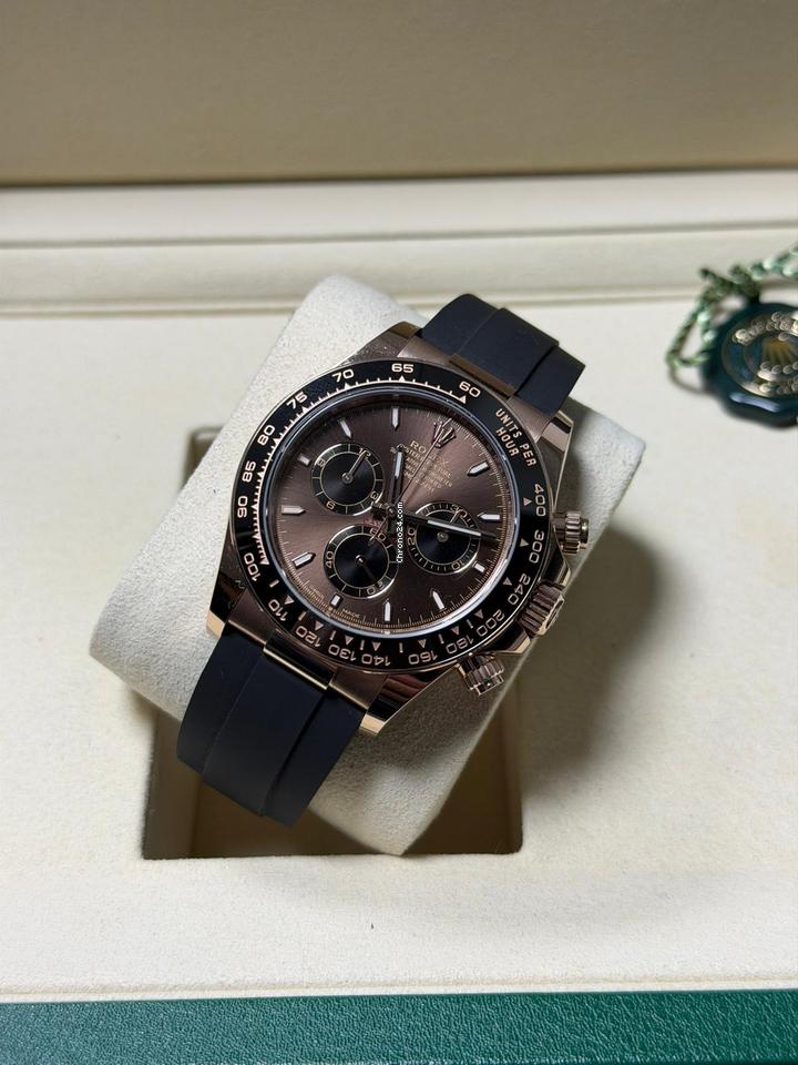 Rolex | Daytona | Rolex Daytona 2025 Cosmograph Daytona 126515 Rose Gold Chocolate Brown Index Dial Oysterflex Rubber Strap | Rose gold | 40 mm | Rubber | Black | Automatic