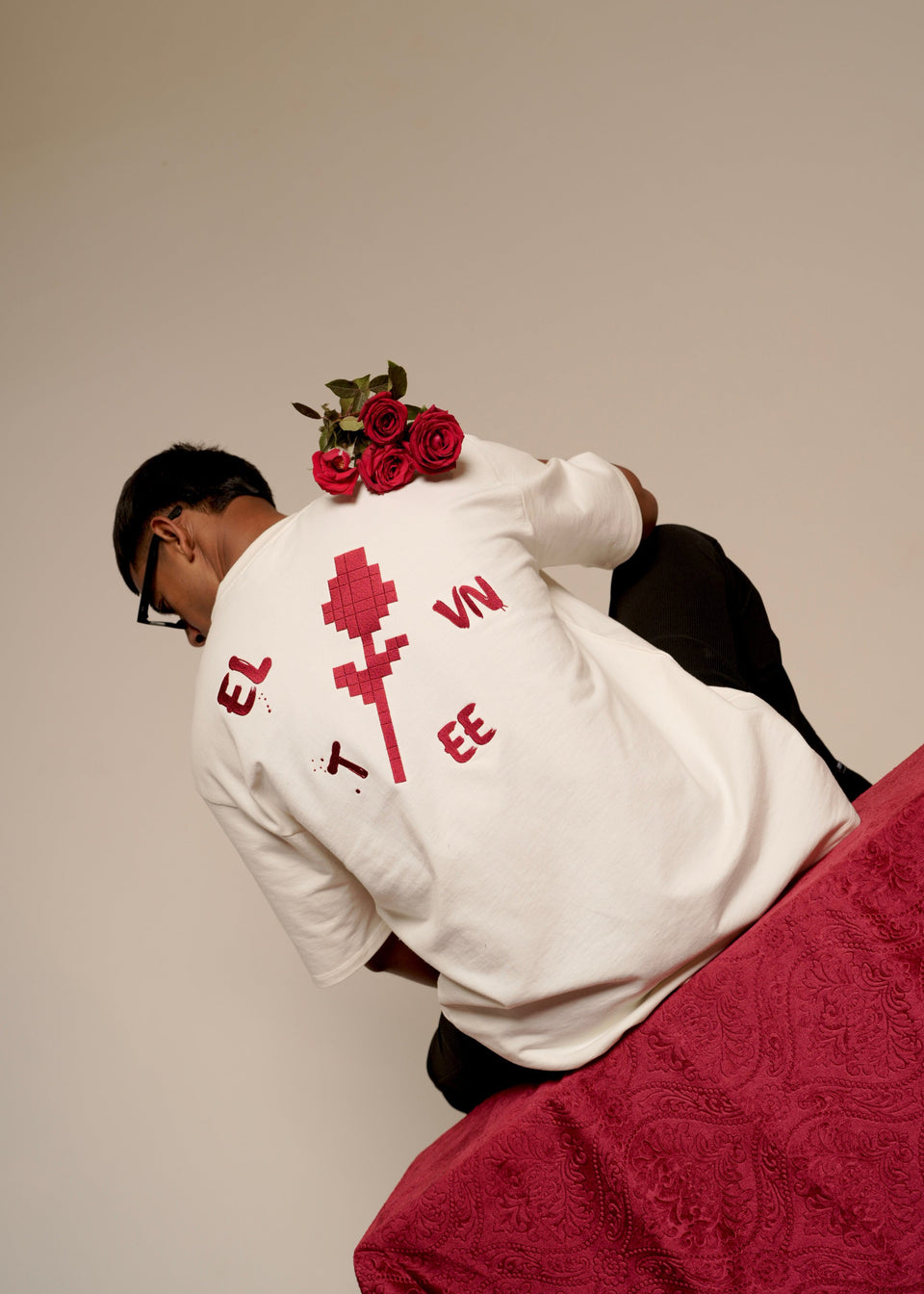 ‘CLINK & CONFESS’ TEE | OFF WHITE