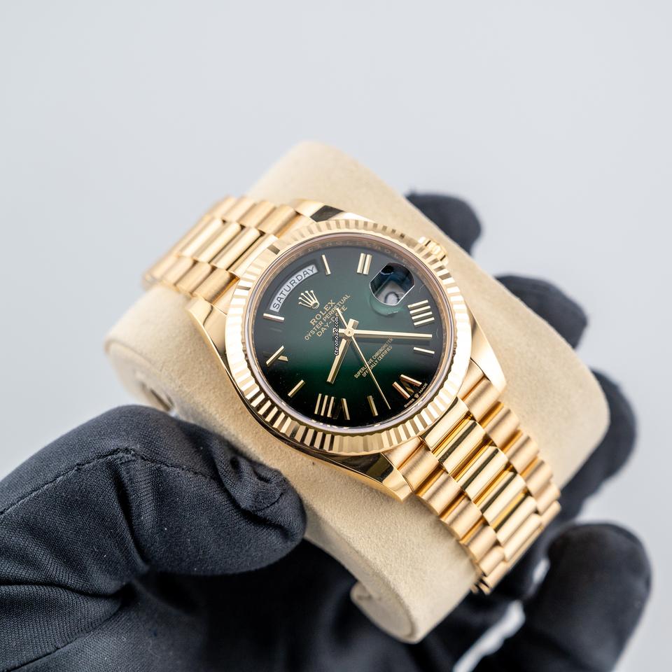 Rolex | Day-Date | 228238 | Yellow gold | 40 mm | Yellow gold | Green | Automatic