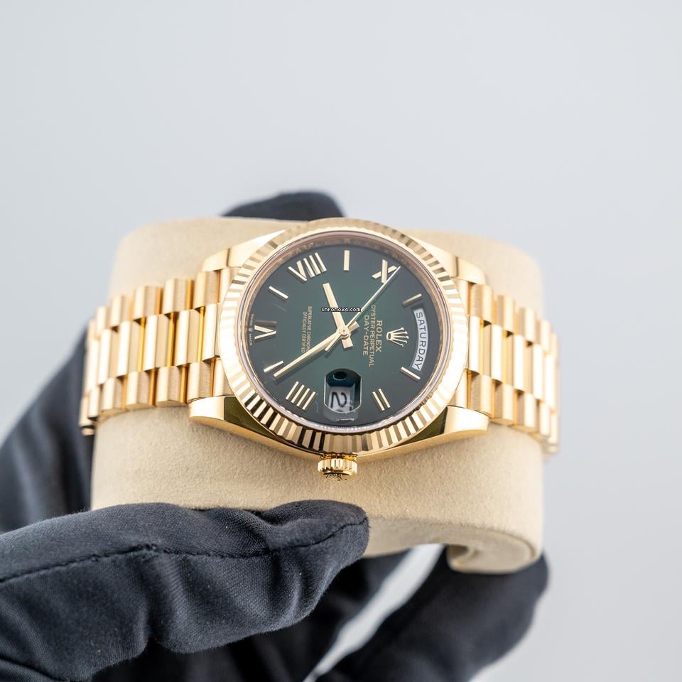 Rolex | Day-Date | 228238 | Yellow gold | 40 mm | Yellow gold | Green | Automatic
