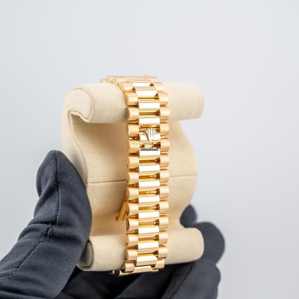 Rolex | Day-Date | 228238 | Yellow gold | 40 mm | Yellow gold | Green | Automatic