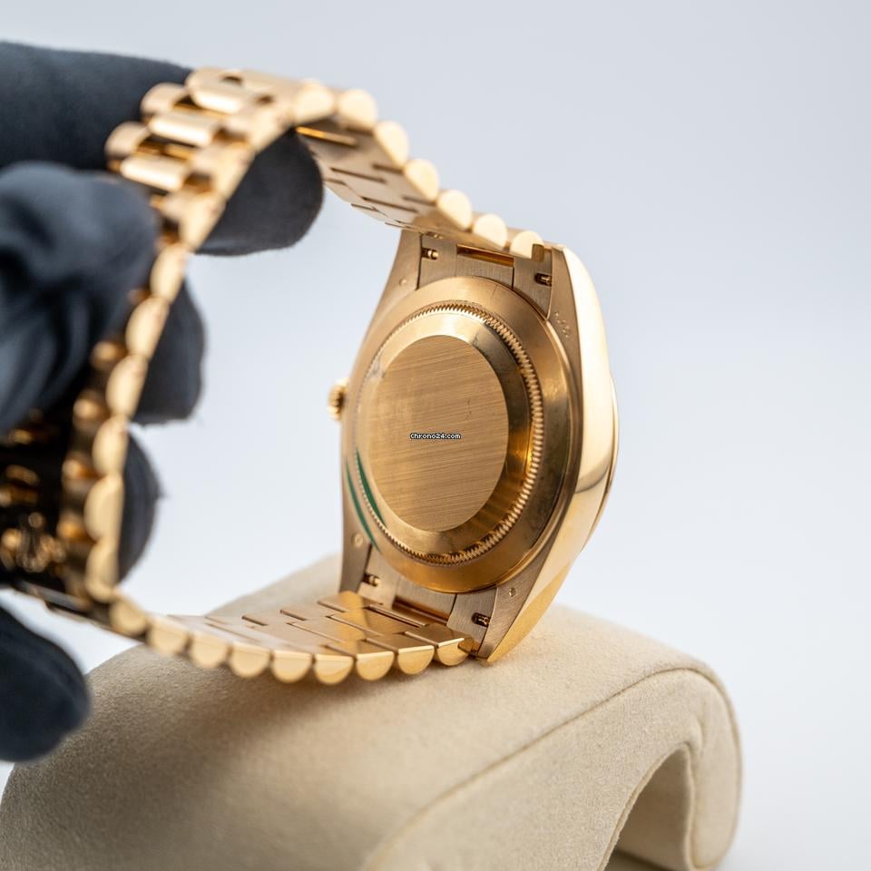 Rolex | Day-Date | 228238 | Yellow gold | 40 mm | Yellow gold | Green | Automatic