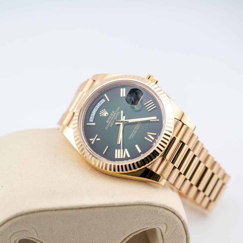 Rolex | Day-Date | 228238 | Yellow gold | 40 mm | Yellow gold | Green | Automatic