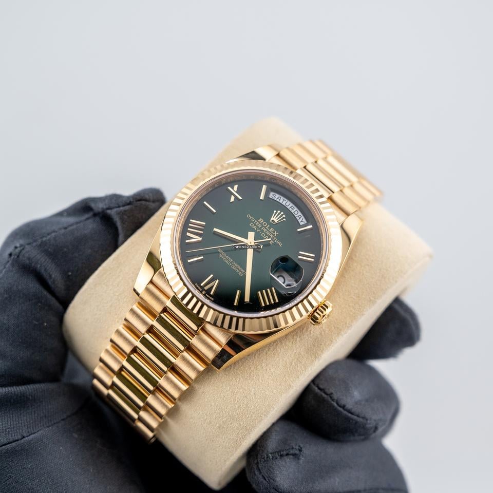 Rolex | Day-Date | 228238 | Yellow gold | 40 mm | Yellow gold | Green | Automatic