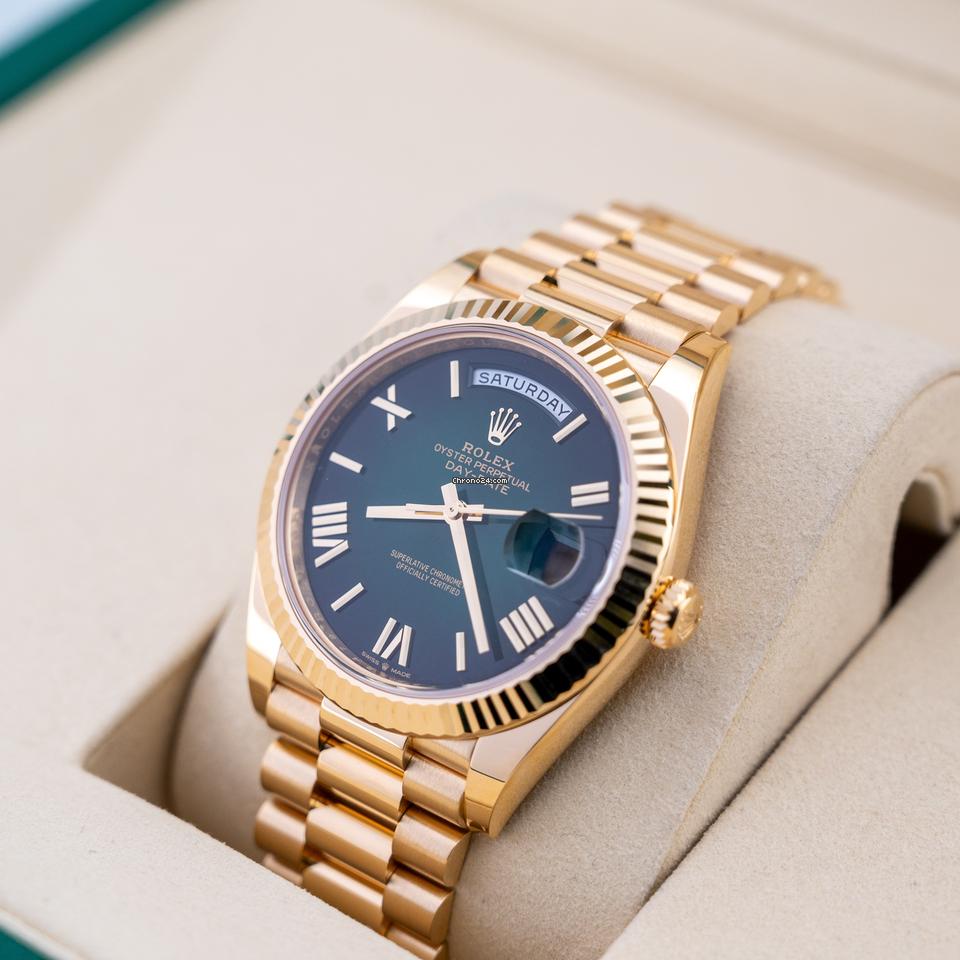 Rolex | Day-Date | 228238 | Yellow gold | 40 mm | Yellow gold | Green | Automatic
