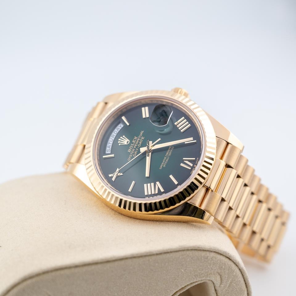 Rolex | Day-Date | 228238 | Yellow gold | 40 mm | Yellow gold | Green | Automatic