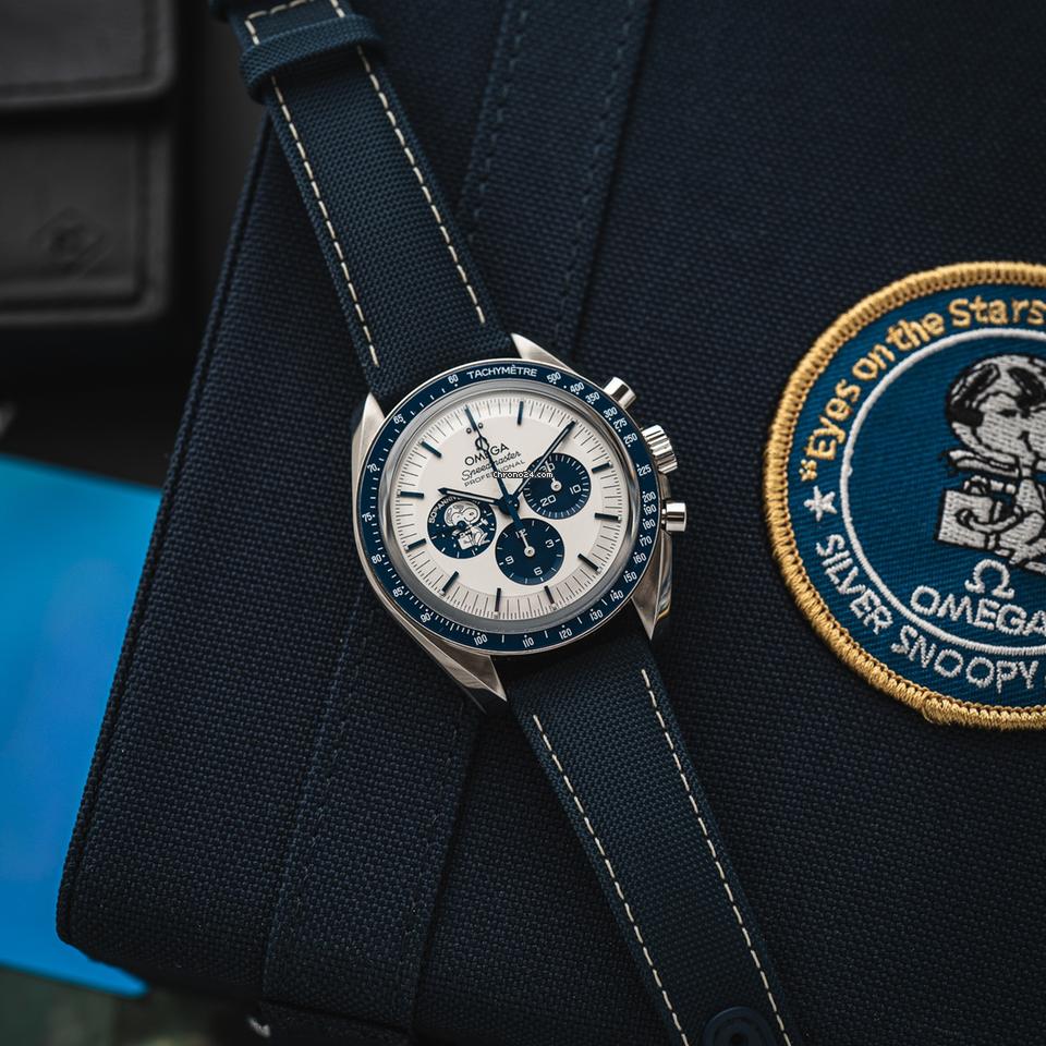 Omega Speedmaster Professional Moonwatch'Silver Snoopy Award' 42mm ref. 310.32.42.50.02.001 NEW 2023