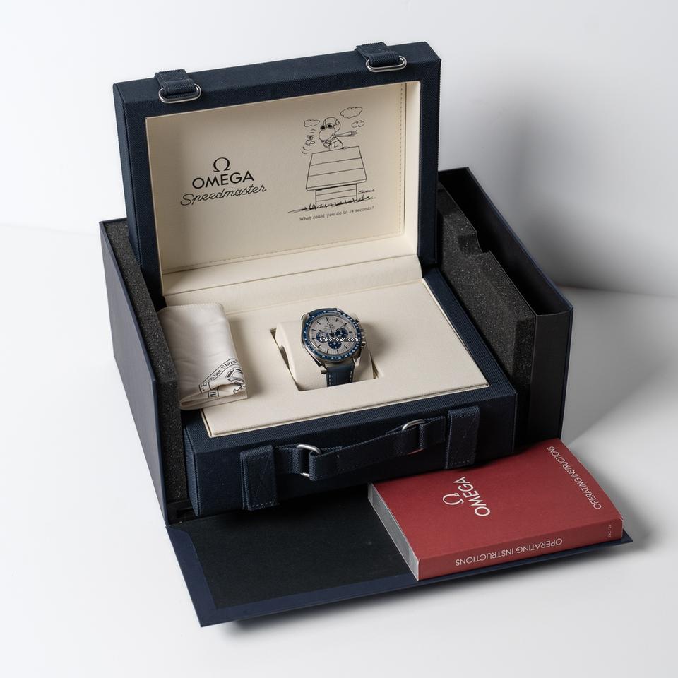 Omega Speedmaster Professional Moonwatch'Silver Snoopy Award' 42mm ref. 310.32.42.50.02.001 NEW 2023