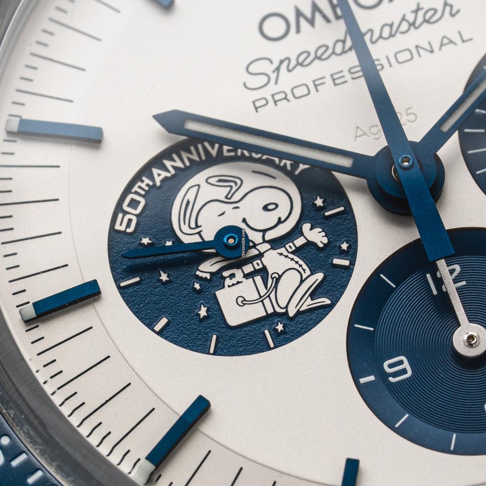Omega Speedmaster Professional Moonwatch'Silver Snoopy Award' 42mm ref. 310.32.42.50.02.001 NEW 2023