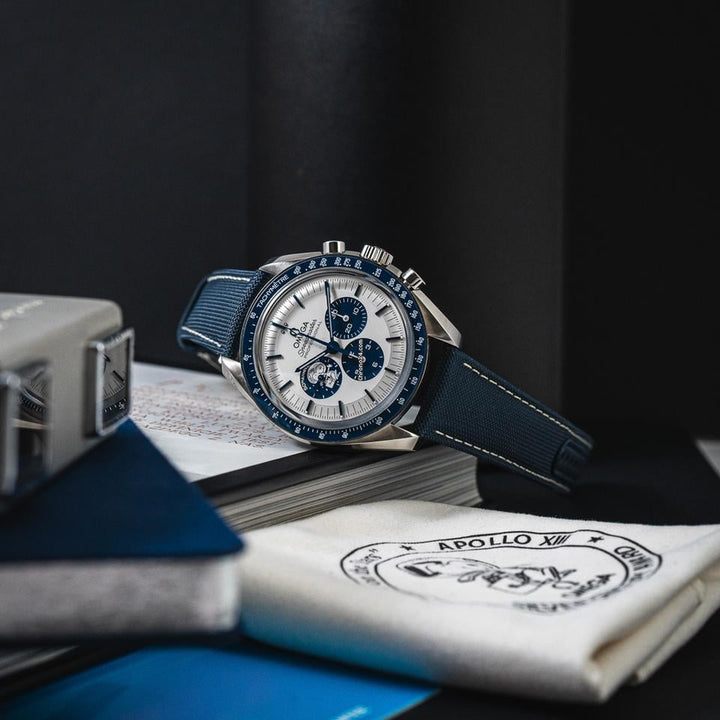 Omega Speedmaster Professional Moonwatch'Silver Snoopy Award' 42mm ref. 310.32.42.50.02.001 NEW 2023
