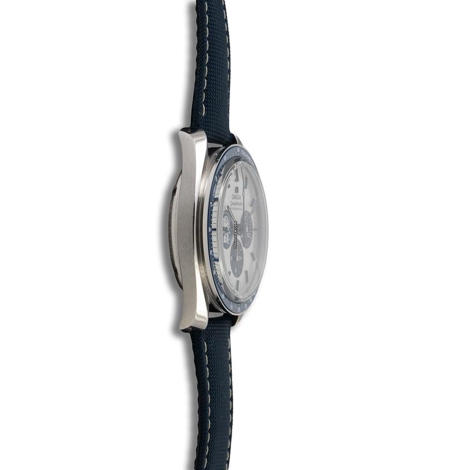 Omega Speedmaster Professional Moonwatch'Silver Snoopy Award' 42mm ref. 310.32.42.50.02.001 NEW 2023