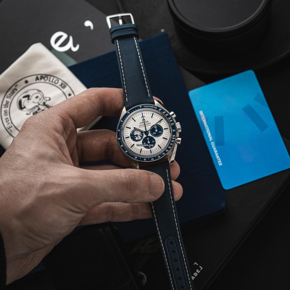 Omega Speedmaster Professional Moonwatch'Silver Snoopy Award' 42mm ref. 310.32.42.50.02.001 NEW 2023