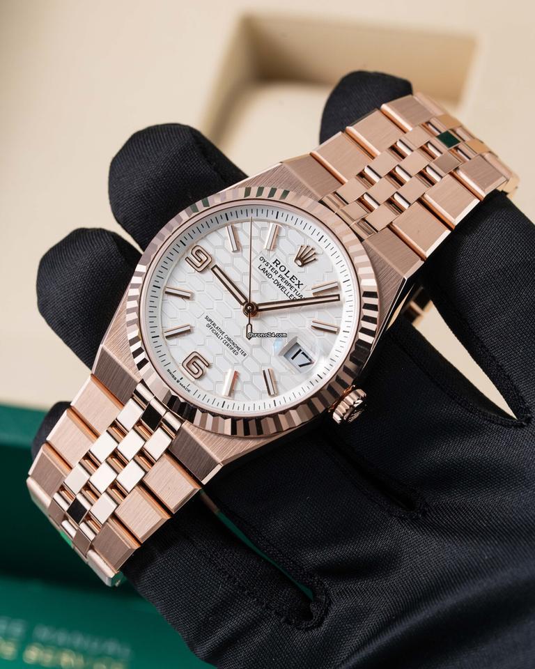Rolex | Land-Dweller | 127335 | Rose gold | 40 mm | White | Automatic
