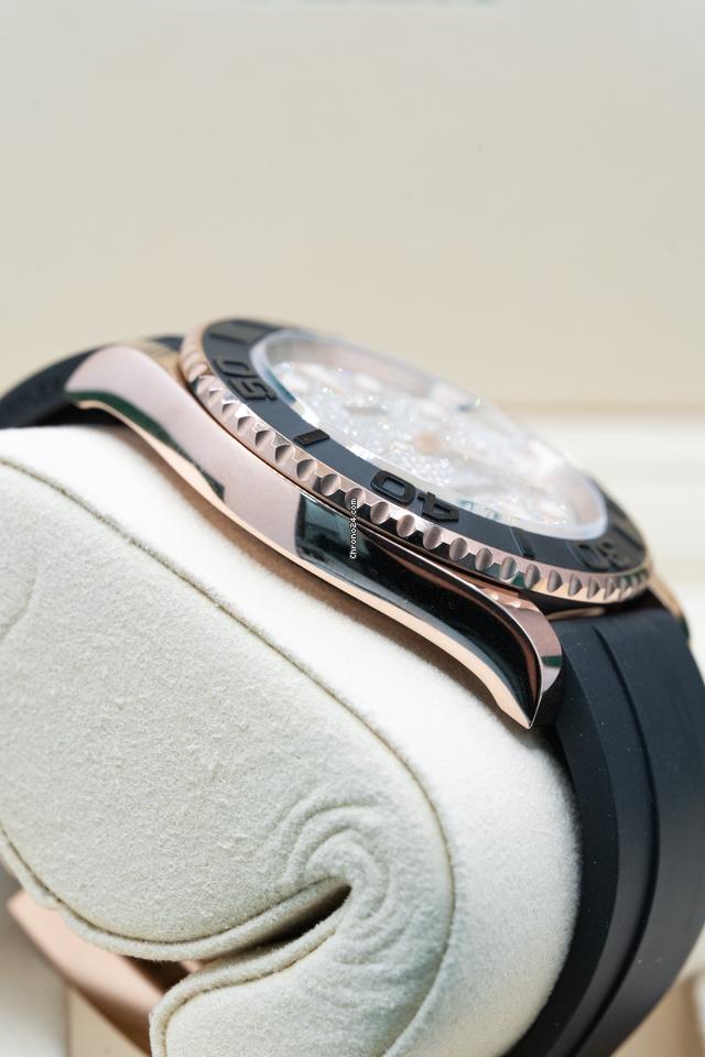Rolex | Yacht-Master | 126655 | Rose gold | 40 mm | Rubber | Silver | Automatic
