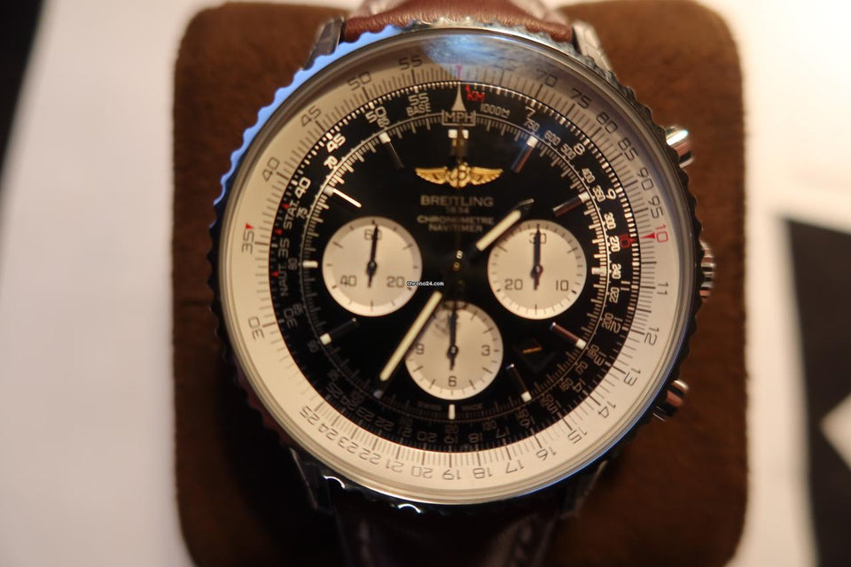 Breitling Navitimer 01 46 DC-3 Chronograph automatique Edition limitée 1/500. set complet neuf jamais portée