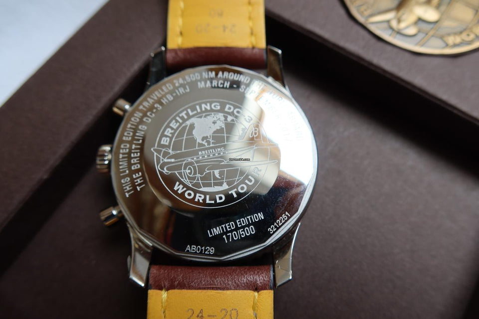 Breitling Navitimer 01 46 DC-3 Chronograph automatique Edition limitée 1/500. set complet neuf jamais portée