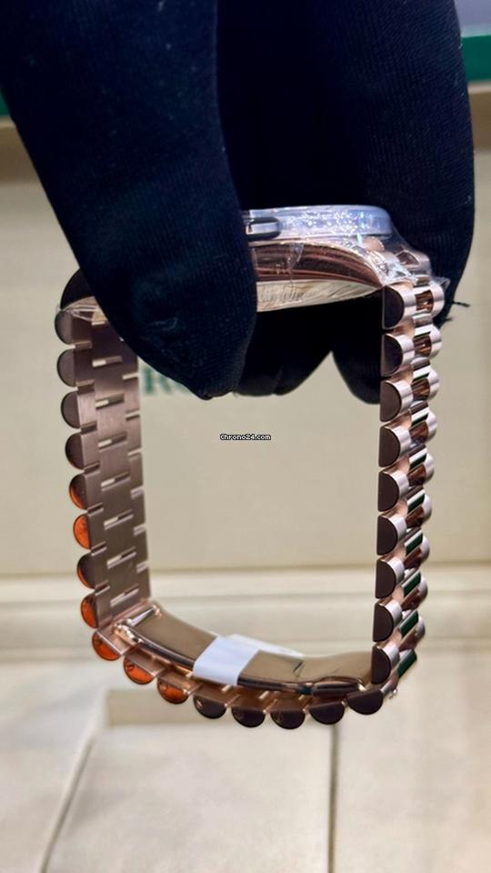 Rolex | Day-Date | 228235 | Rose gold | 40 mm