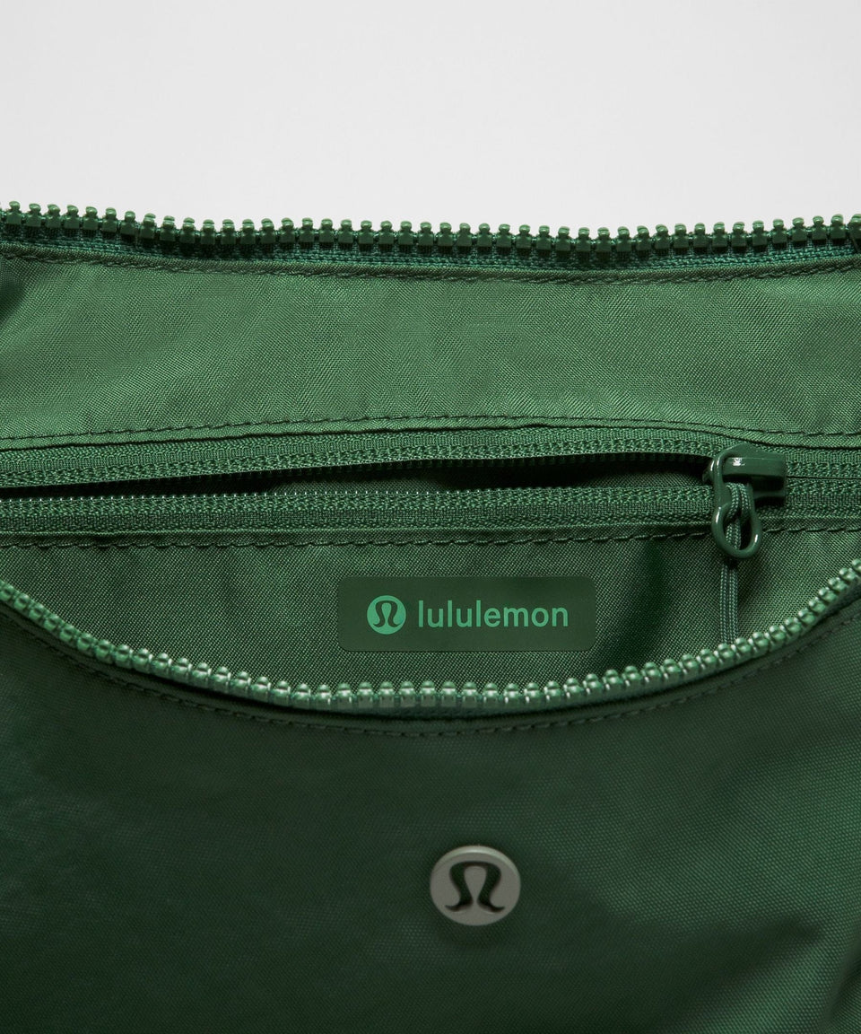 Lululemon Slouchy Sling Bag 6L *Paracord