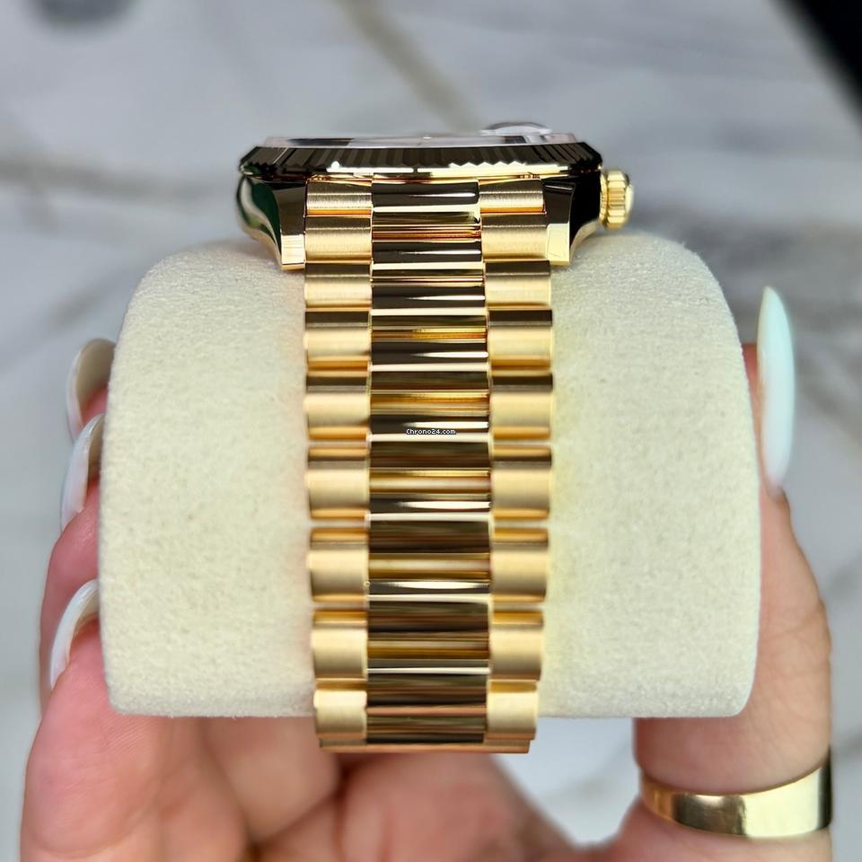 Rolex | Day-Date | 128238 | Yellow gold | 36 x 43 mm | Yellow gold | Green | Automatic