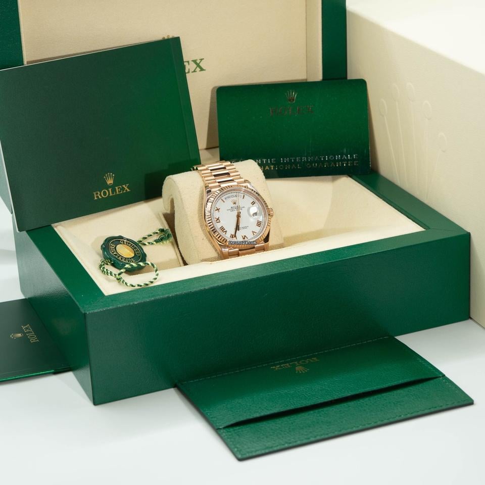 Rolex | Day-Date | 128235 | Rose gold | 36 x 43 mm | Rose gold | White | Automatic