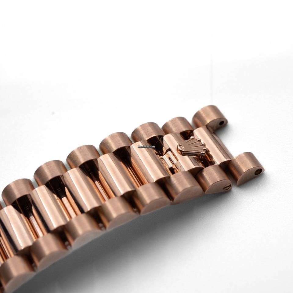 Rolex | Day-Date | 128235 | Rose gold | 36 x 43 mm | Rose gold | White | Automatic