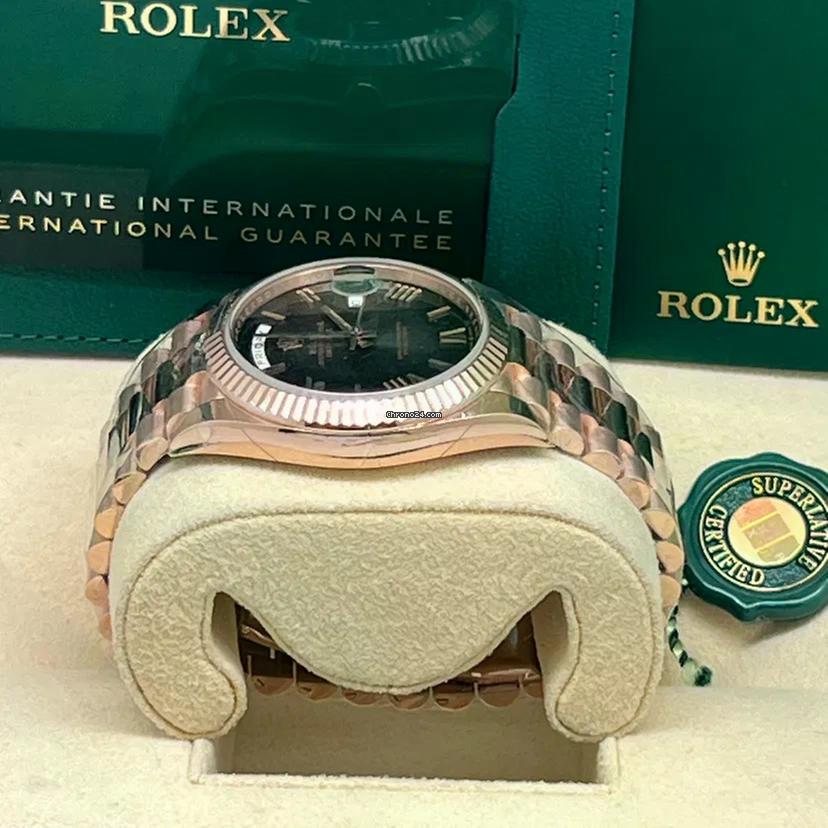 Rolex | Day-Date | 228235 | Rose gold | 40 mm | Rose gold | Silver (solid) | Automatic