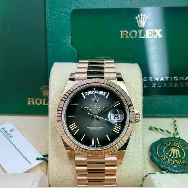 Rolex | Day-Date | 228235 | Rose gold | 40 mm | Rose gold | Silver (solid) | Automatic