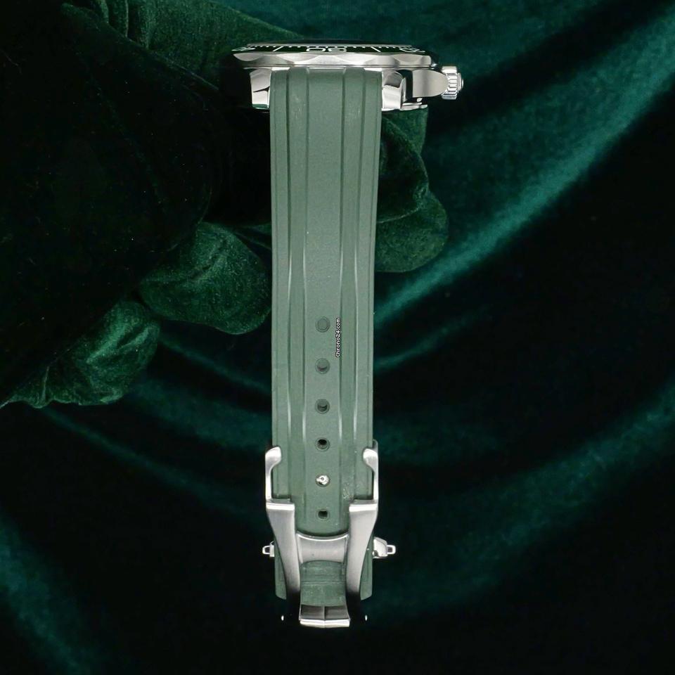 Omega Seamaster Diver 300 MMINT FULL SET Seamaster Diver 300 M Co-Axial Master Chronometer Green 210.30.42.20.10.001