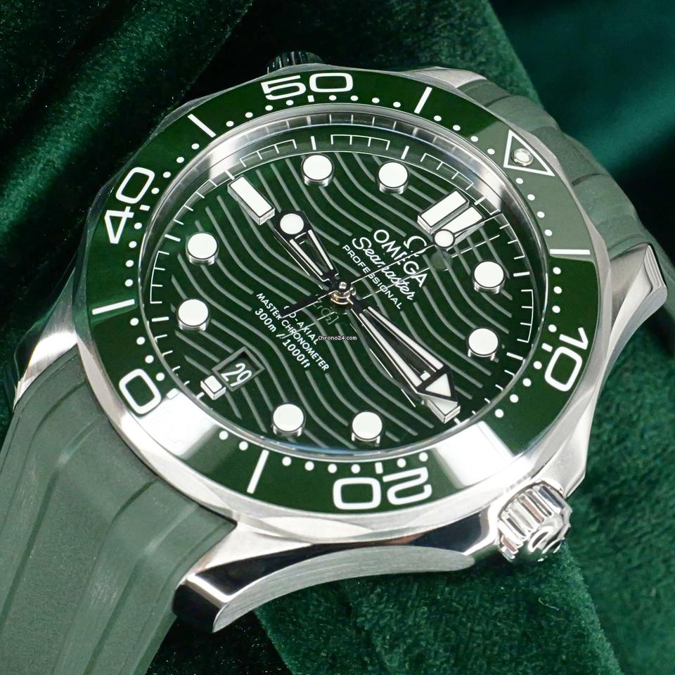 Omega Seamaster Diver 300 MMINT FULL SET Seamaster Diver 300 M Co-Axial Master Chronometer Green 210.30.42.20.10.001