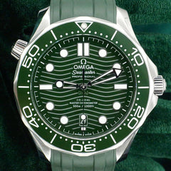 Omega Seamaster Diver 300 MMINT FULL SET Seamaster Diver 300 M Co-Axial Master Chronometer Green 210.30.42.20.10.001