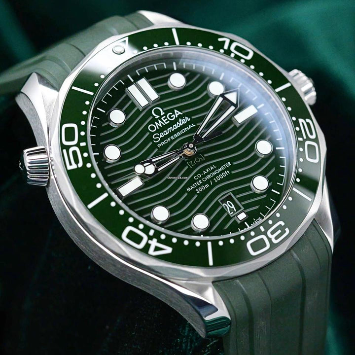 Omega Seamaster Diver 300 MMINT FULL SET Seamaster Diver 300 M Co-Axial Master Chronometer Green 210.30.42.20.10.001