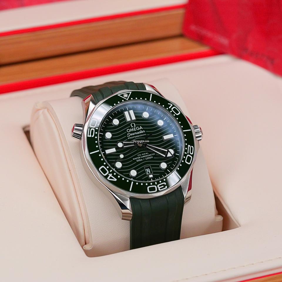 Omega Seamaster Diver 300 MMINT FULL SET Seamaster Diver 300 M Co-Axial Master Chronometer Green 210.30.42.20.10.001