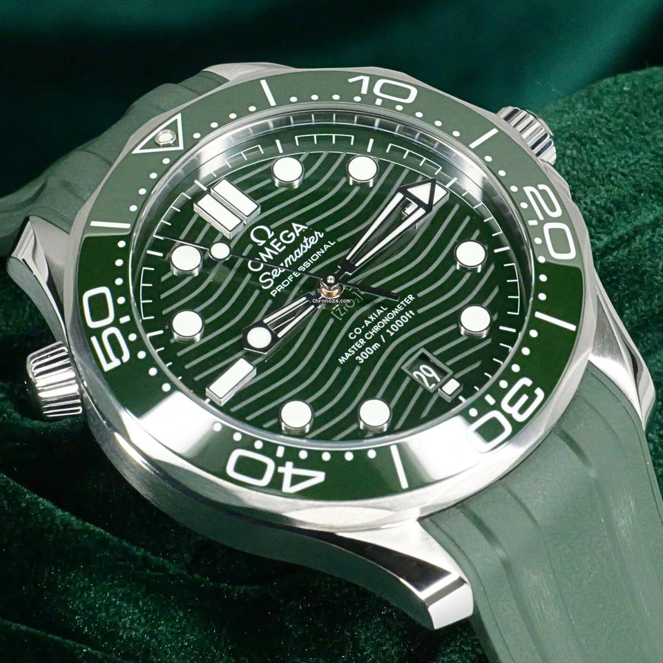Omega Seamaster Diver 300 MMINT FULL SET Seamaster Diver 300 M Co-Axial Master Chronometer Green 210.30.42.20.10.001