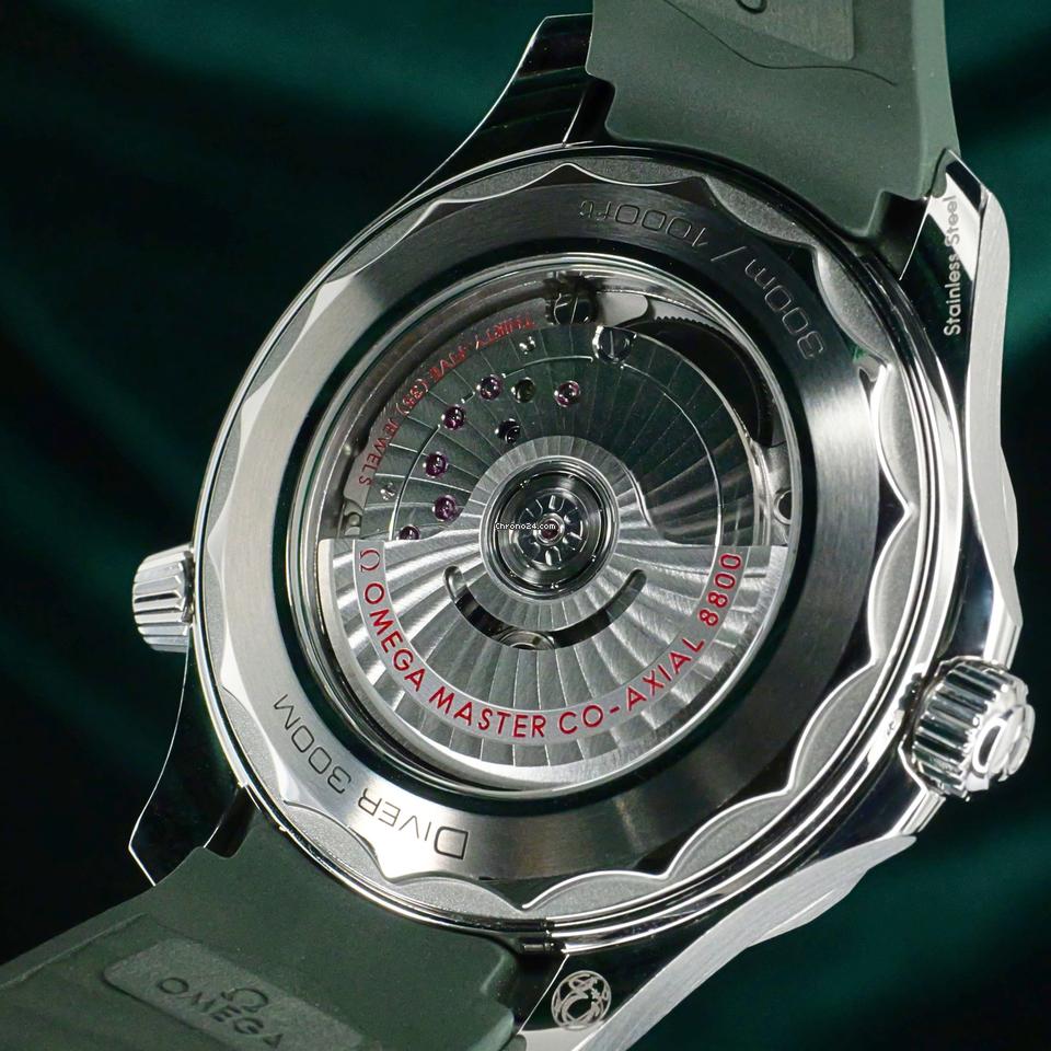 Omega Seamaster Diver 300 MMINT FULL SET Seamaster Diver 300 M Co-Axial Master Chronometer Green 210.30.42.20.10.001