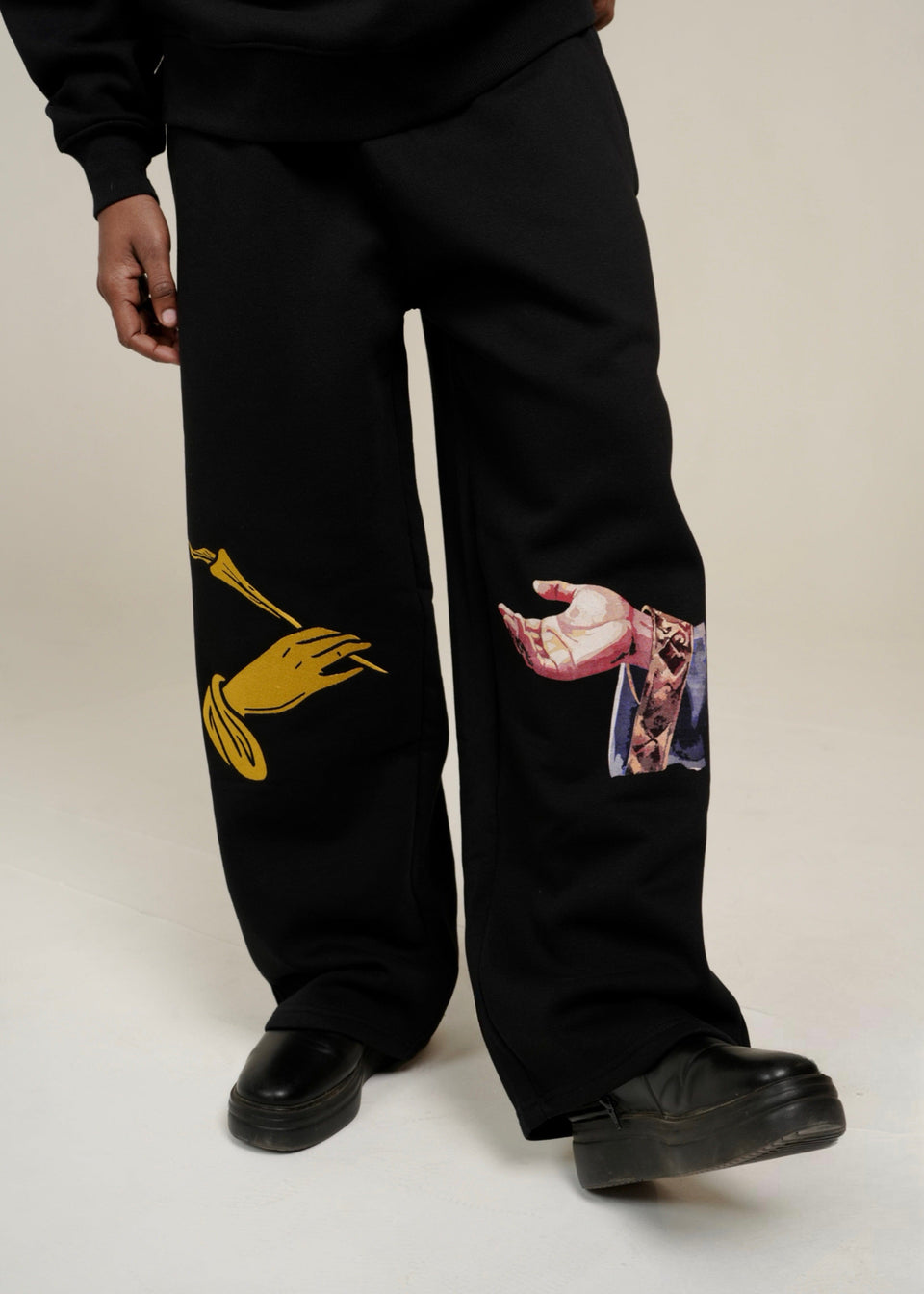 ‘HANDS OF ETERNITY’ SWEATPANTS | BLACK