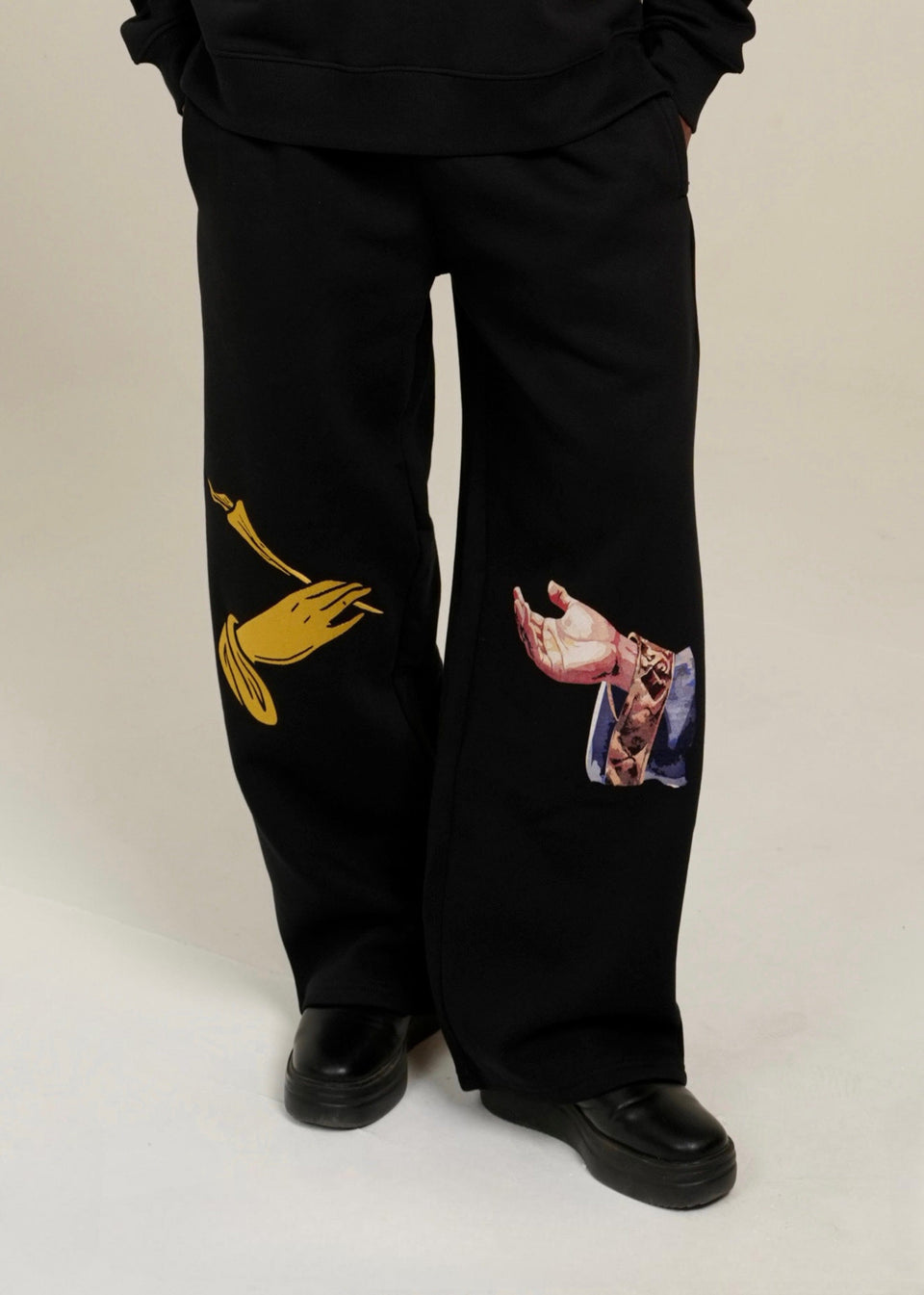 ‘HANDS OF ETERNITY’ SWEATPANTS | BLACK