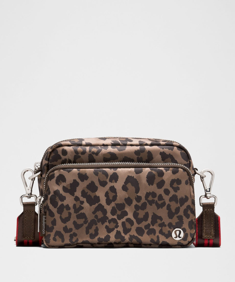 Lululemon Everywhere Crossbody Bag 2L *Leopard