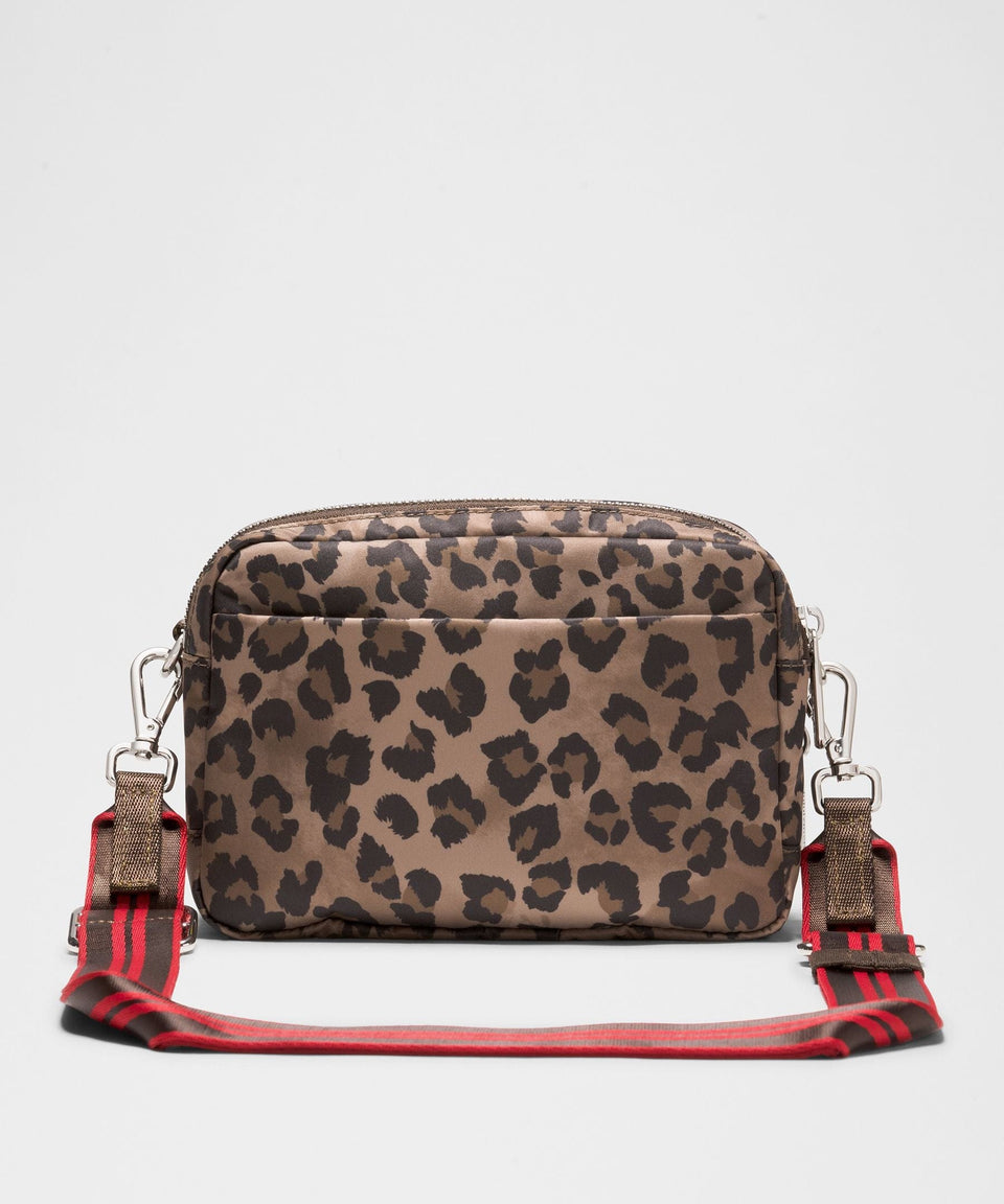 Lululemon Everywhere Crossbody Bag 2L *Leopard