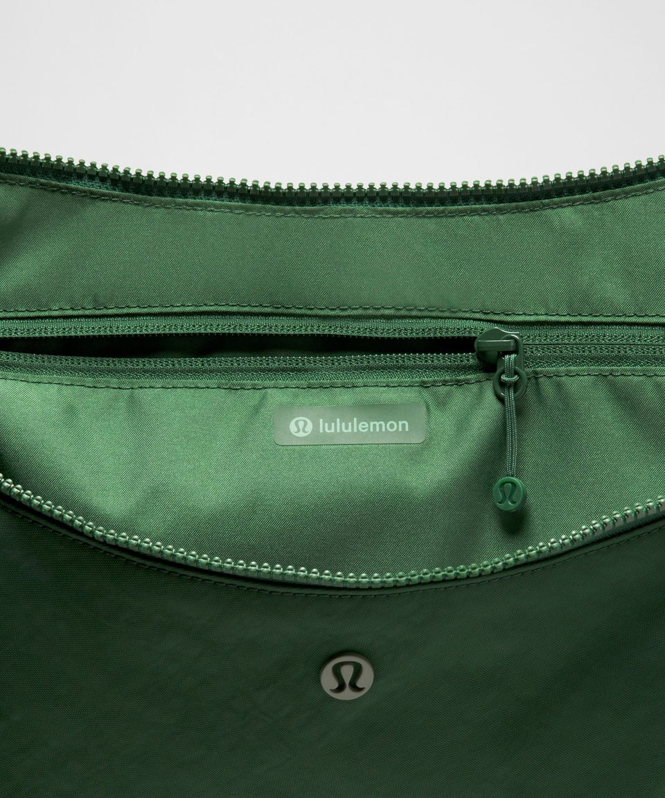 Lululemon Large Slouchy Sling Bag 13L *Paracord